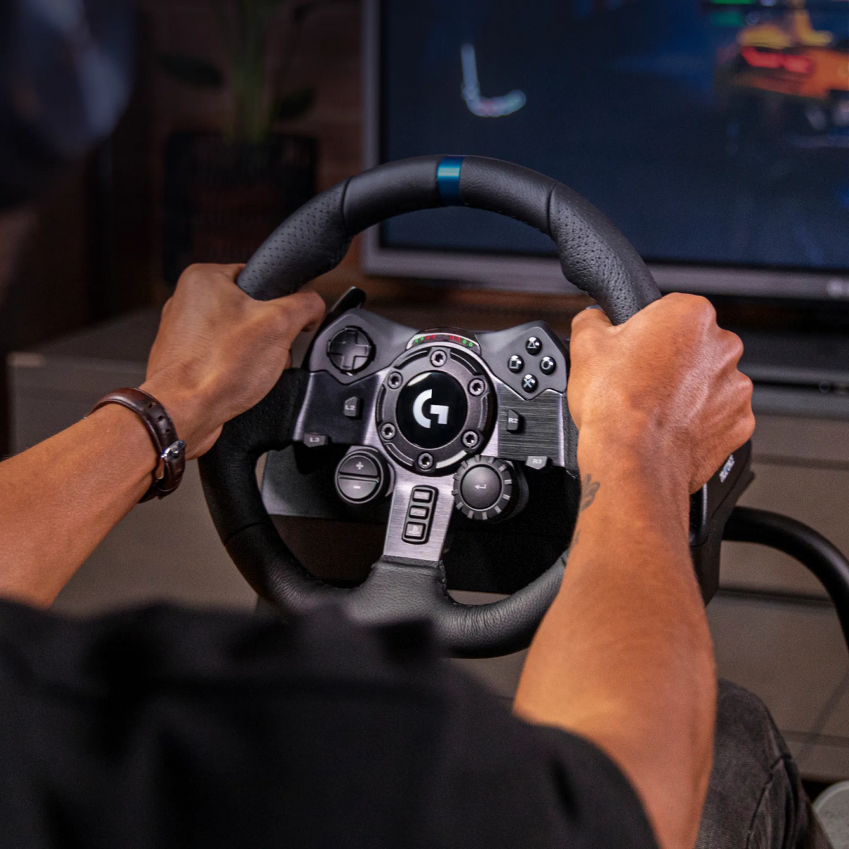 Logitech G923 TrueForce Sim Racing Wheel + Pedals (PC; PS4; PS5)