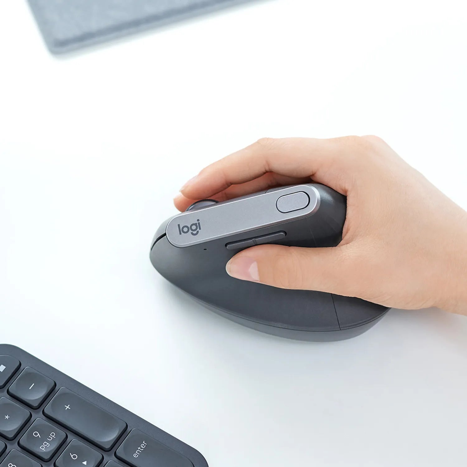 Logitech MX Vertical Advanced Ergonomic mouse, Right-hand, Optical, RF Wireless + Bluetooth, 4000 DPI, Graphite