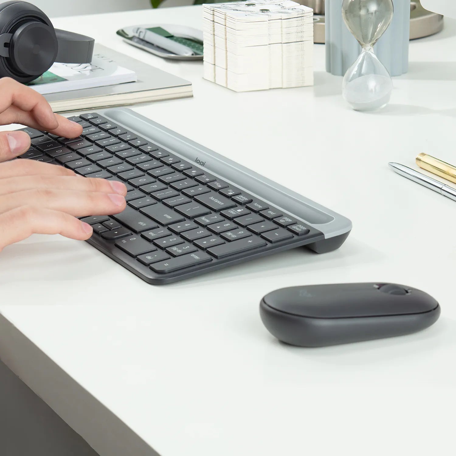 Logitech MK470 Slim Combo, Full-size (100%), Wireless, RF Wireless, QWERTY, Graphite, Mouse included